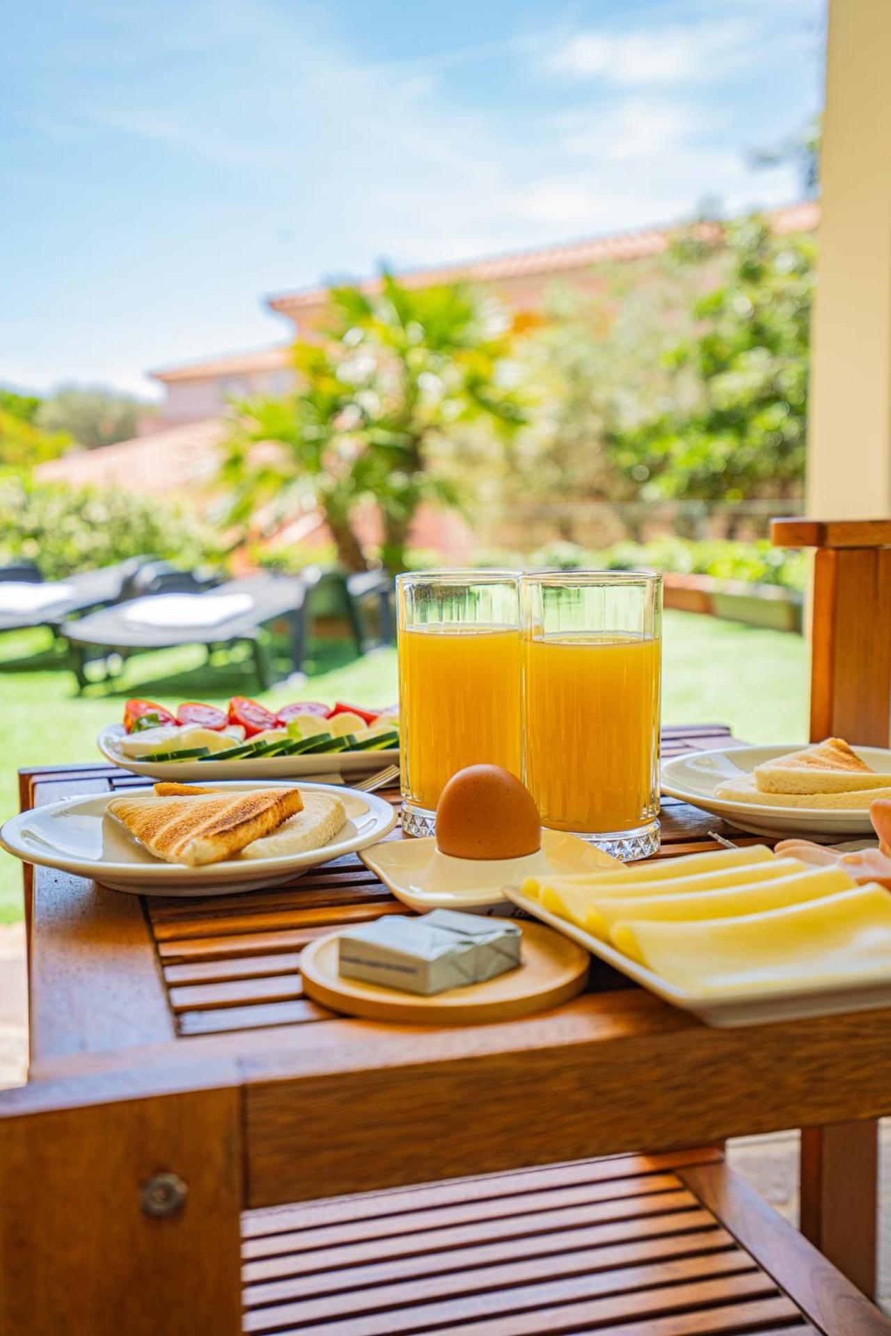 סאן תאודורו Hotel Lu Pitrali מראה חיצוני תמונה
