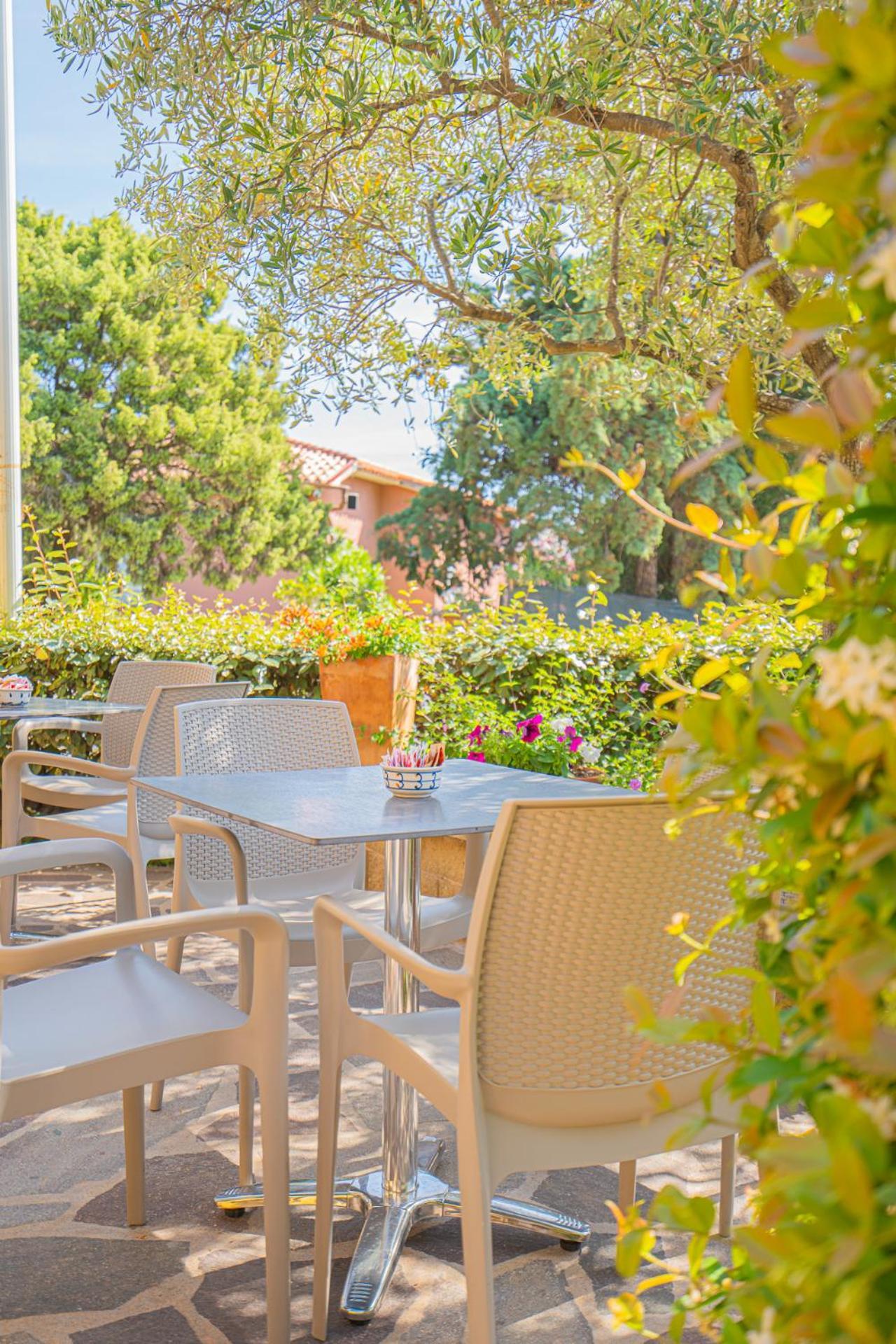 סאן תאודורו Hotel Lu Pitrali מראה חיצוני תמונה
