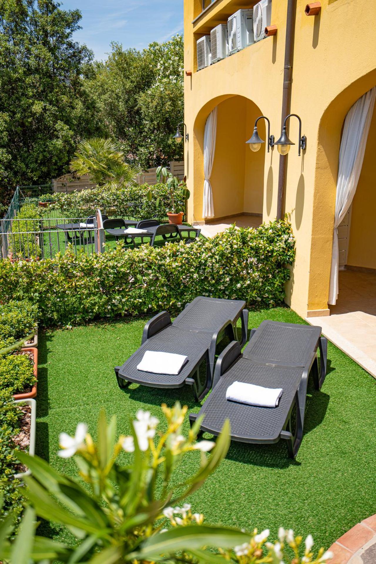 סאן תאודורו Hotel Lu Pitrali מראה חיצוני תמונה