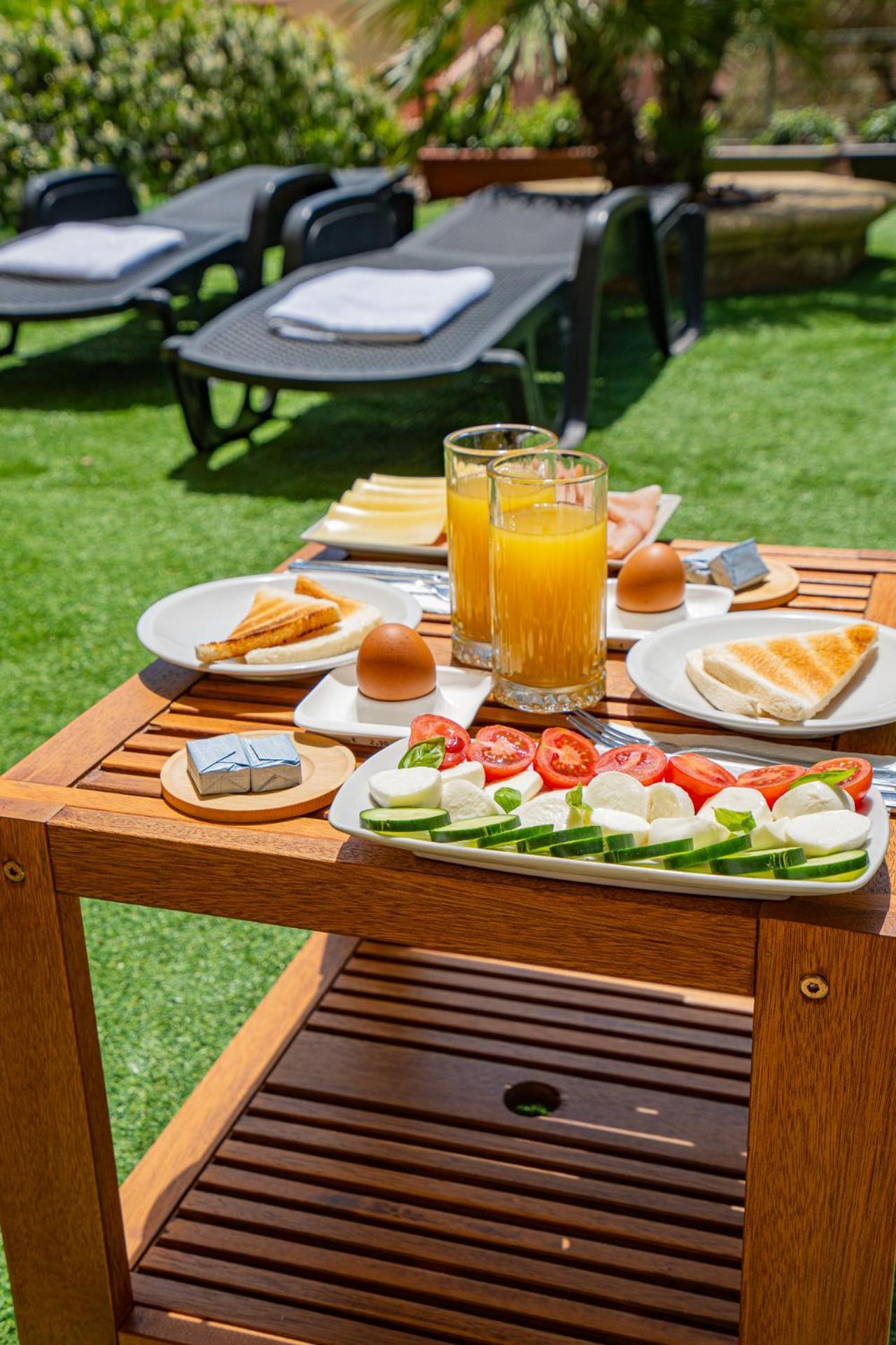 סאן תאודורו Hotel Lu Pitrali מראה חיצוני תמונה
