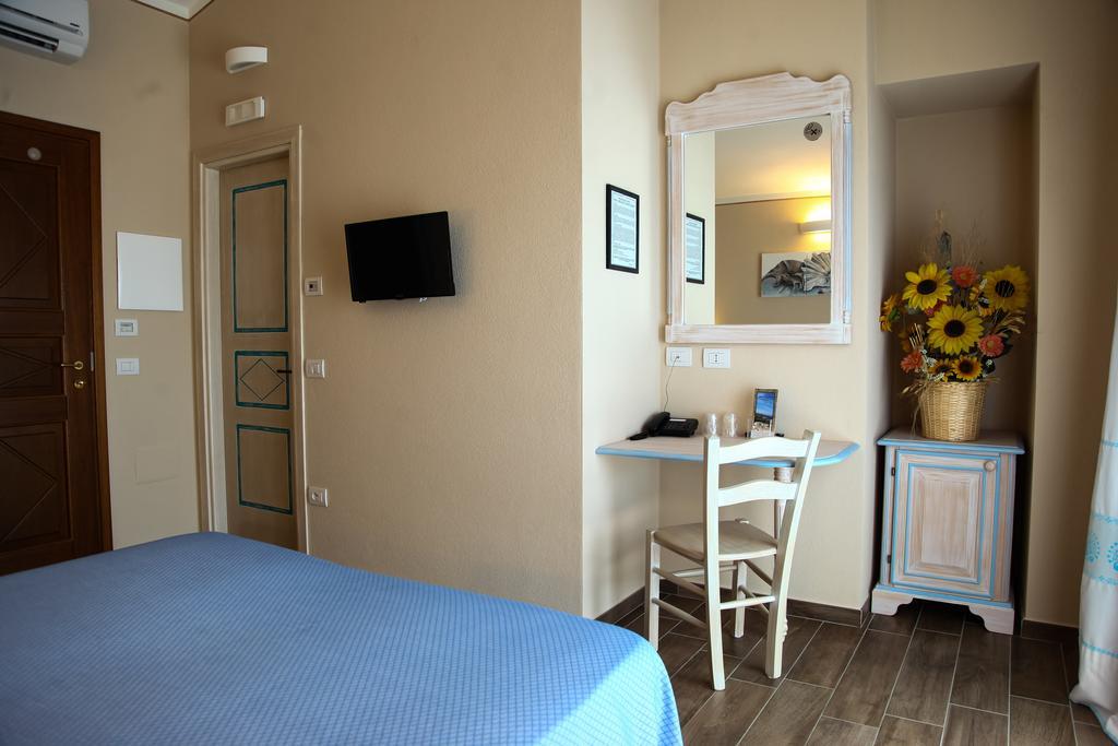 סאן תאודורו Hotel Lu Pitrali מראה חיצוני תמונה
